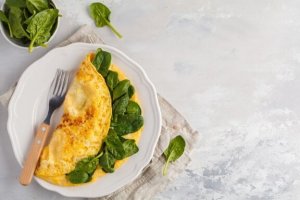 Spaanse omelet met spinazie, chiazaad en spirulina