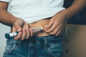 Hoe kinderen met diabetes type 1 op te voeden