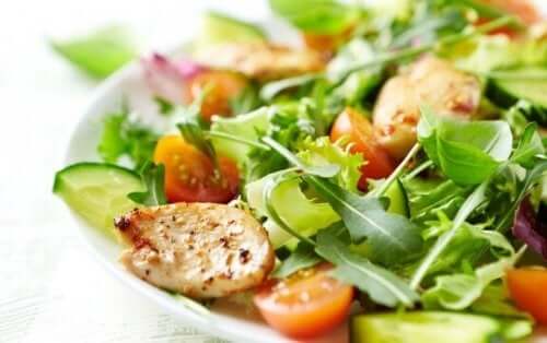 Probeer deze vier recepten voor gemengde salades