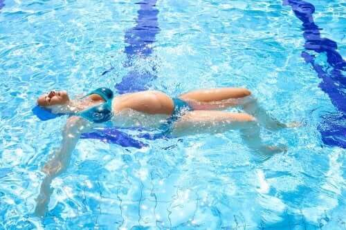 Zwemmen tijdens de zwangerschap