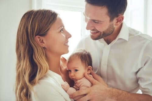 Nieuwe ouders met hun baby
