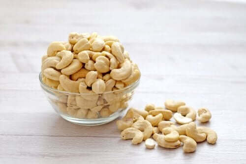 Cashewnoten in een schaaltje