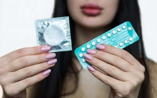 De pil en het condoom zijn anticonceptiemiddelen