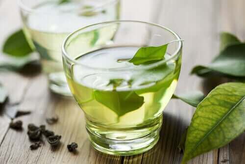 Groene thee helpt bij het verlichten van indigestie