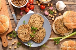 Vegaburger met linzen en paddenstoelen, 2 recepten