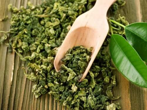 Behandeling met groene thee om acne te verminderen