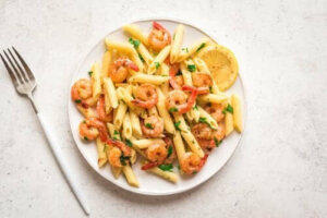 Pasta met citroen en garnalen voor het diner