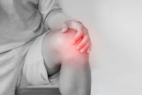 Oorzaken en behandeling van een knieontwrichting