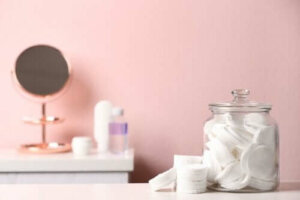 Potten hergebruiken om je badkamer op te ruimen