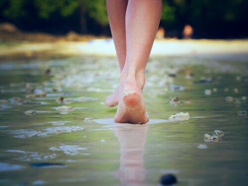 Lopen op het strand