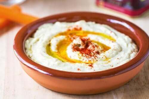 Eenvoudig recept voor hummus met paprika