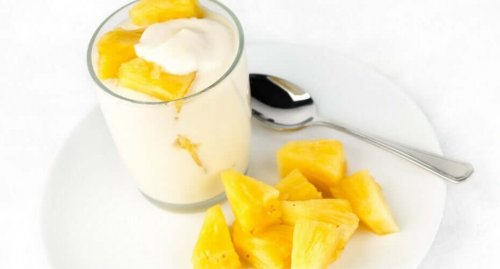 Yoghurt met ananas