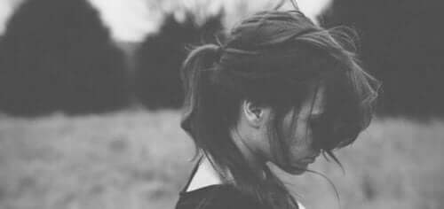 Vrouw met emotionele pijn