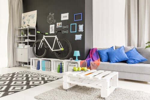 Hoe je woonkamer te decoreren met pallets