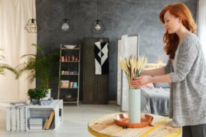 Hoe je woonkamer te decoreren met recycling