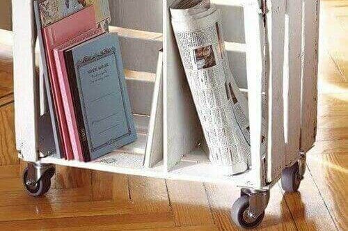 Een houten kratje gebruiken als boekenkastje