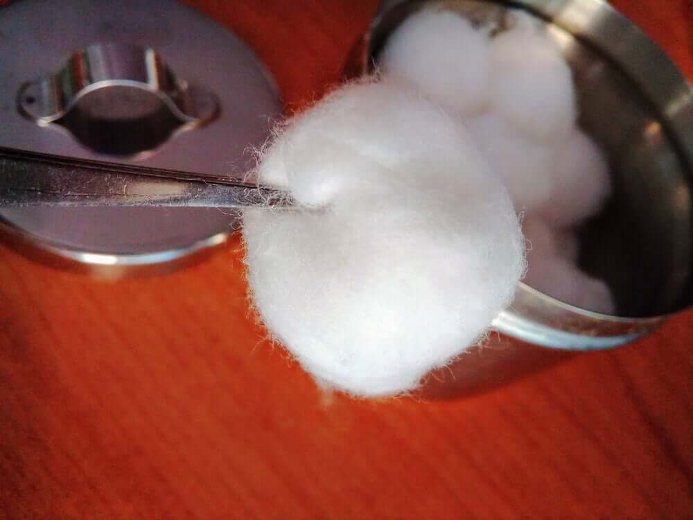 Beter geen watje gebruiken bij een wond behandelen