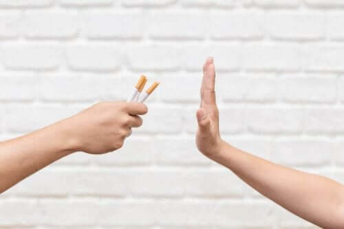 Iemand zegt nee tegen sigaret