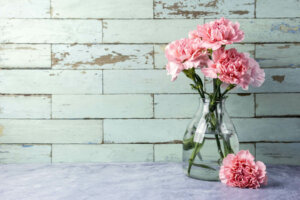 3 manieren om je glazen vazen schoon te maken