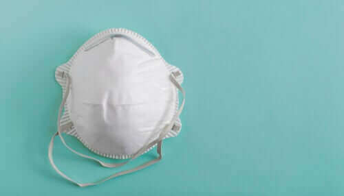 Een wit medisch masker