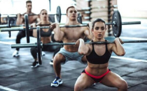 De voordelen en risico's van CrossFit