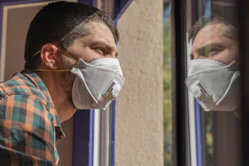 Man met masker