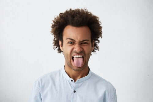 Wat zijn de zwarte vlekken op de tong?