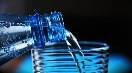 Drink een glas water bij een hittegolf