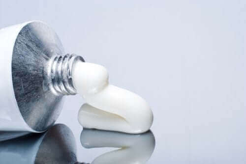 Het gebruik en de bijwerkingen van canesten