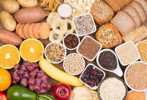 Een scala aan fruit groenten en peulvruchten