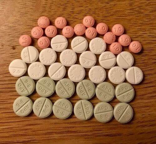Verschillende soorten gekleurde pillen