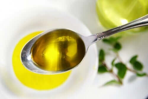 Een lepel olijfolie