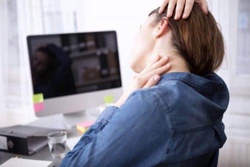 De nek rekken voor ontspanning