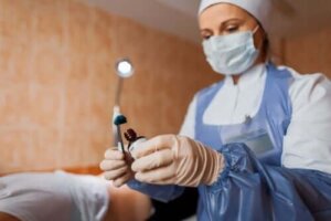 Hoe een ontstoken wond te behandelen