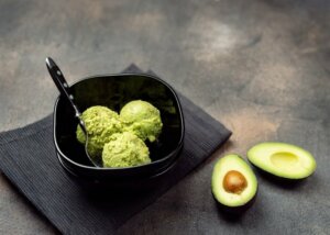 Hoe je een romige avocadosaus maakt