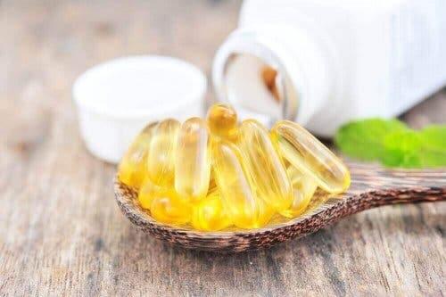 Een lepel met omega 3-capsules