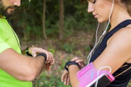 Mensen die hun stopwatch zetten