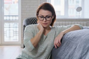 De eerste symptomen van de perimenopauze