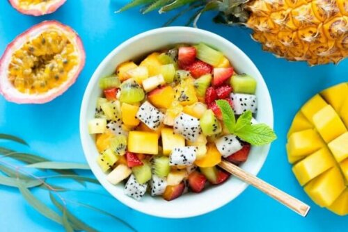 6 heerlijke recepten voor fruitsalades met verse kruiden