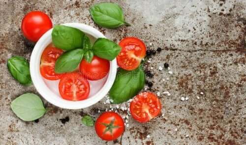 Tomaten met basilicum