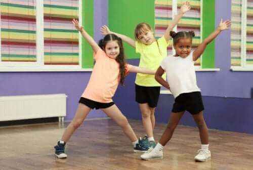Kinderen aan het dansen