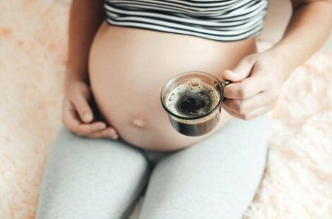 Kun je tijdens de zwangerschap cafeïne consumeren?