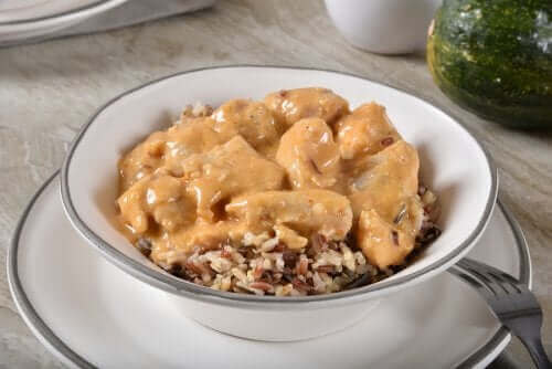 Kip gemarineerd in kokosmelk met rijst