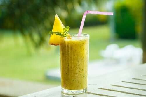 Smoothie met gelatine bij knieproblemen