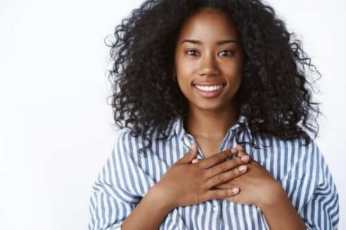 Vrouw toont dankbaarheid