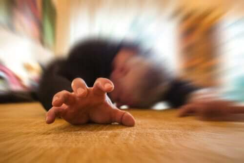 Man met een epileptische aanval