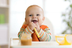 Het spenen van je baby en introductie van bijvoeding