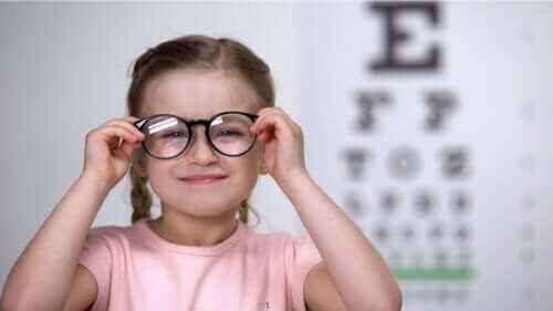Hoe astigmatisme bij kinderen te detecteren