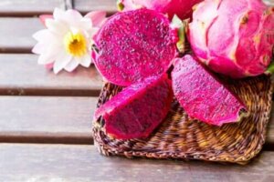 De eigenschappen van het exotische roze drakenfruit