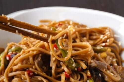 Bord met spaghetti